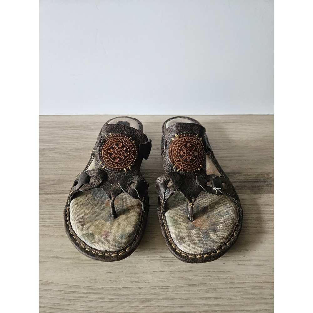BOC Born Concept Leather Thong Sandals Vintage Boho Medallion Floral Insole Mule